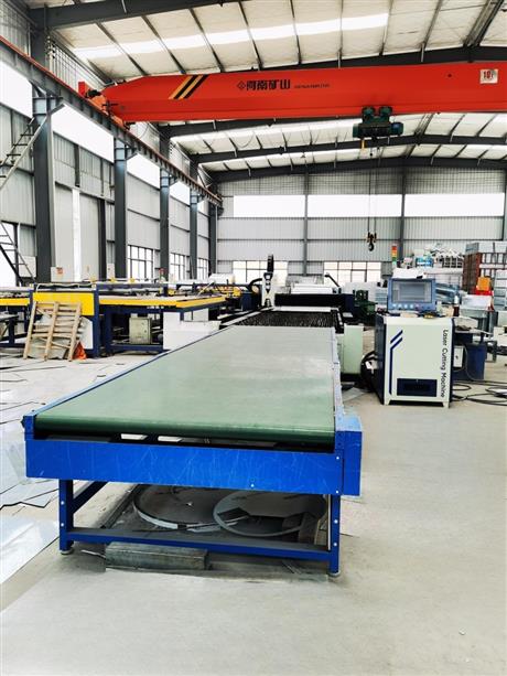 激光控制通风管制作设备